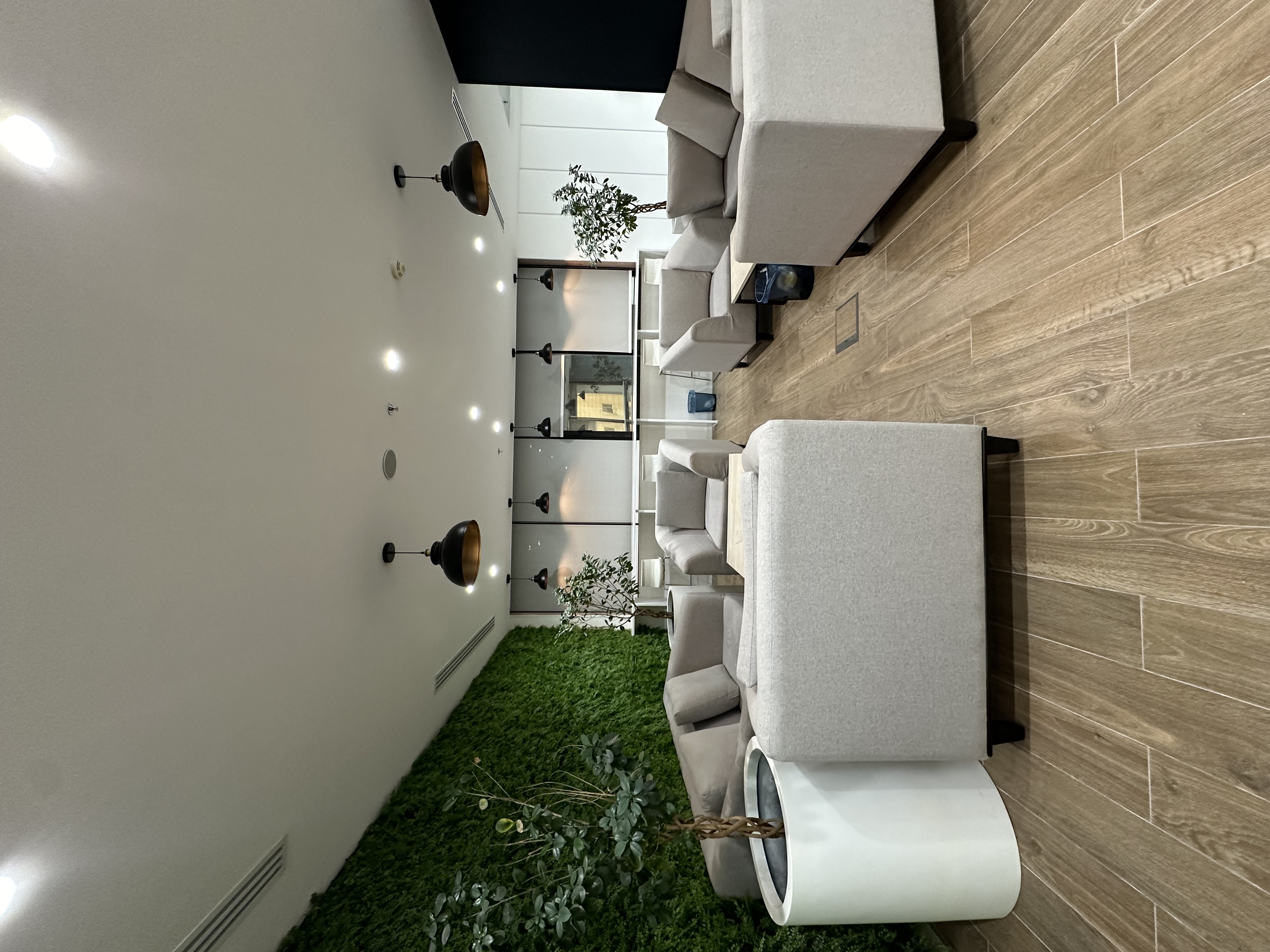 Quara Finance lounge area – modern workplace for finance careers