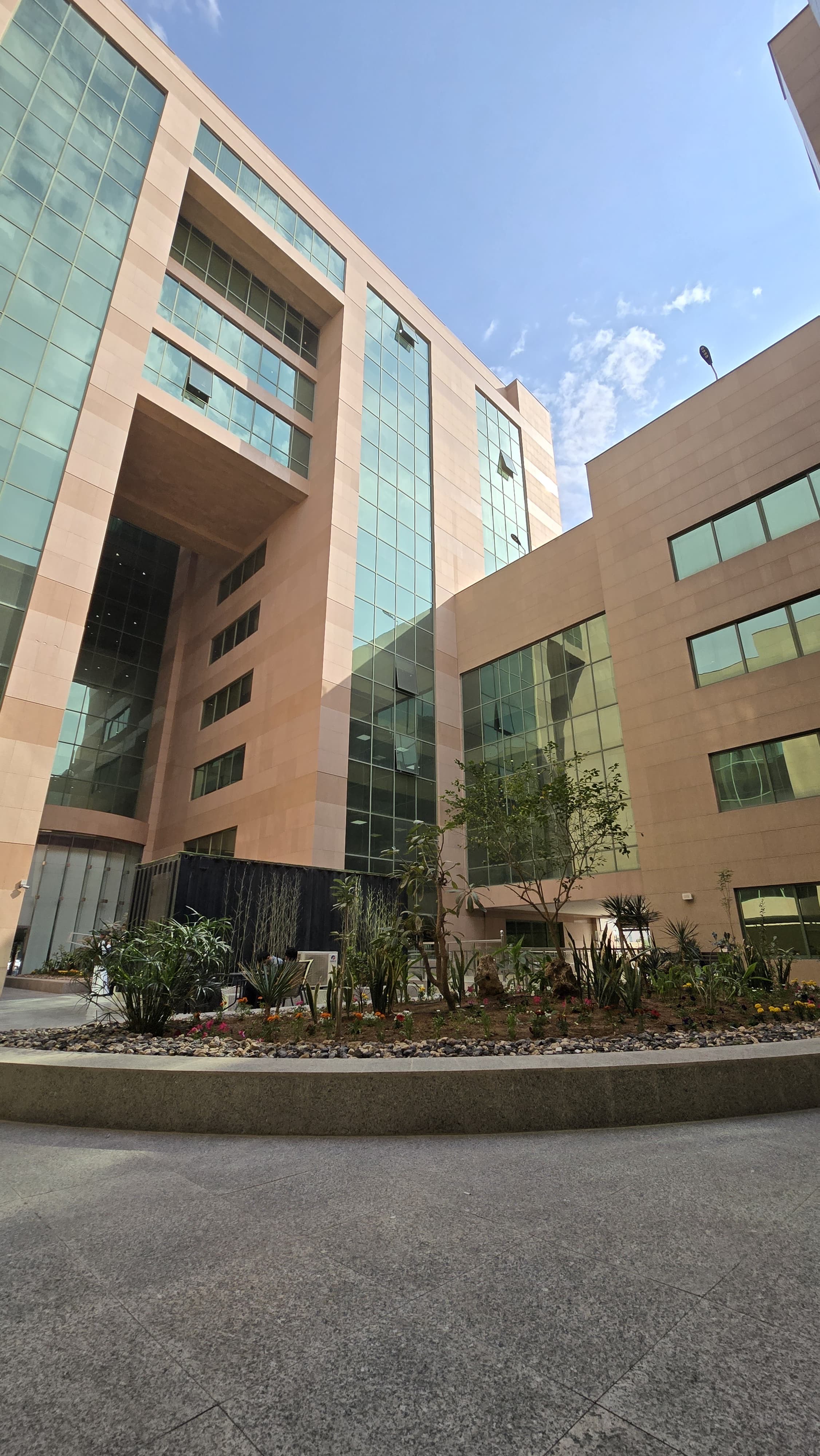 Quara Finance headquarters building – career growth in digital financing